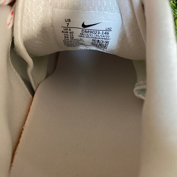 Athletic_Shoes